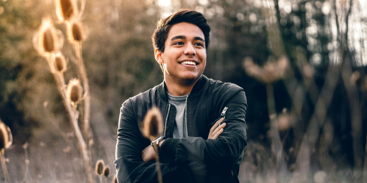 warren-VVEwJJRRHgk-unsplash (1) man smiling